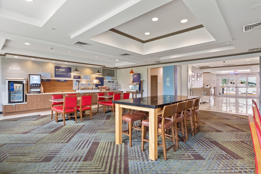 Holiday Inn Express Hotel & Suites Bethlehem by IHG - photo 40