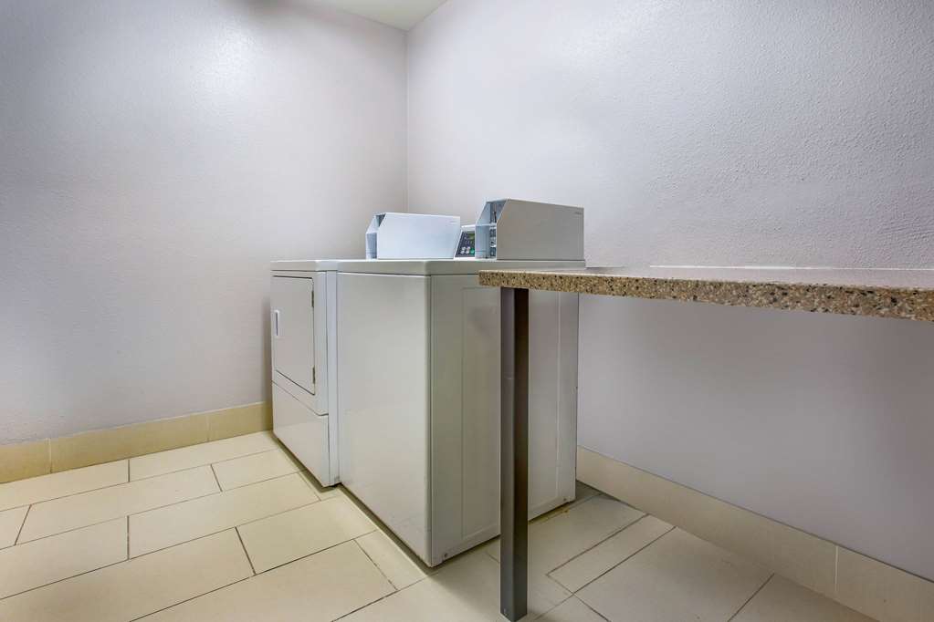 La Quinta Inn & Suites by Wyndham Pomona - photo 26