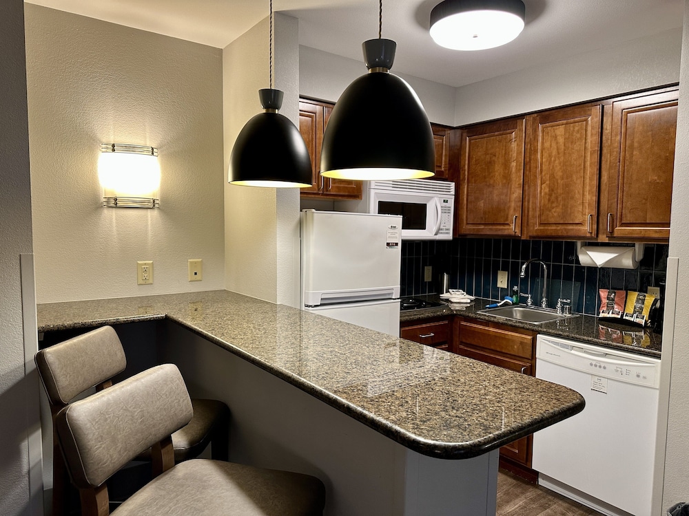 Staybridge Suites Milwaukee West Oconomowoc by IHG - photo 6