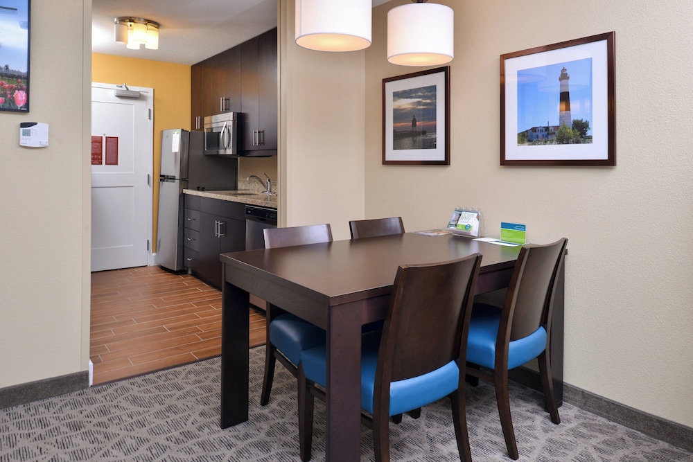 TownePlace Suites Detroit Commerce - photo 12