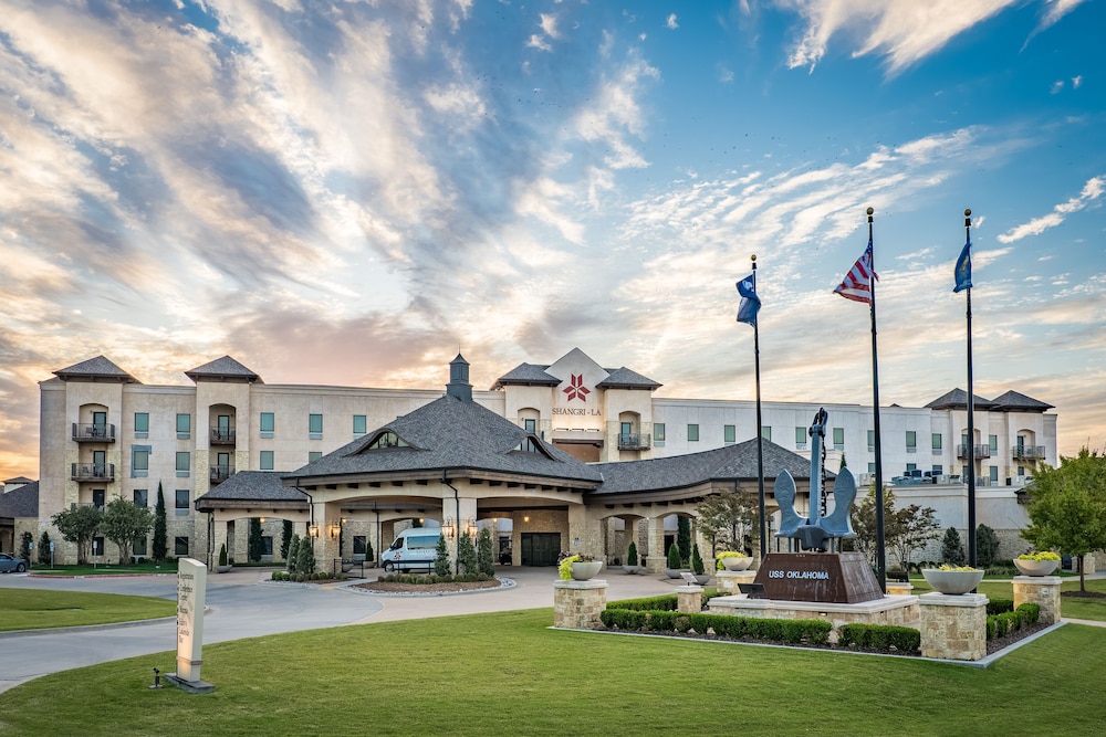 Shangri La Resort - carbon neutral hotel in Afton
