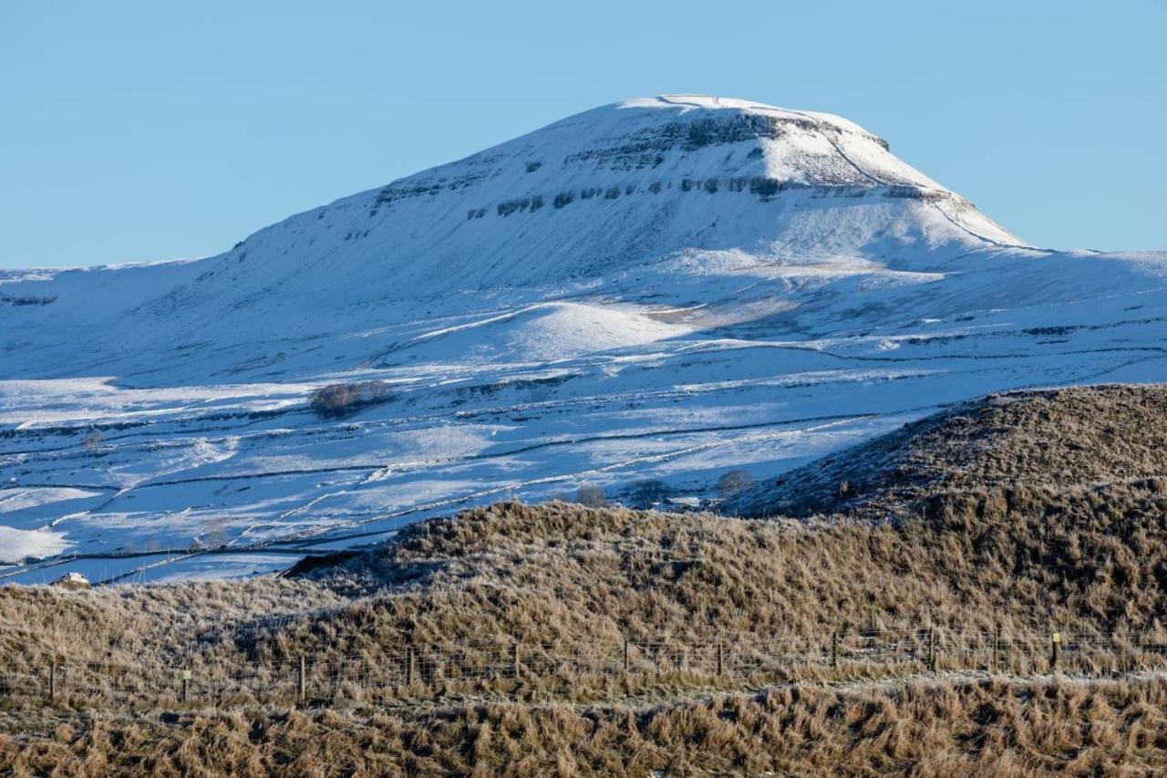 Labernum Cottage Ingleton Village Yorkshire Dales National Park Famous Three Peaks Near the Lake District Pets Are Welcome Direct Parking in Front of the Cottage & Guest Parking
