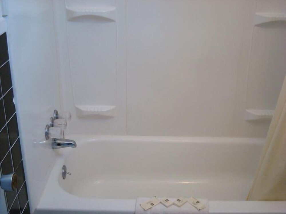 Gray Plaza Motel - photo 11