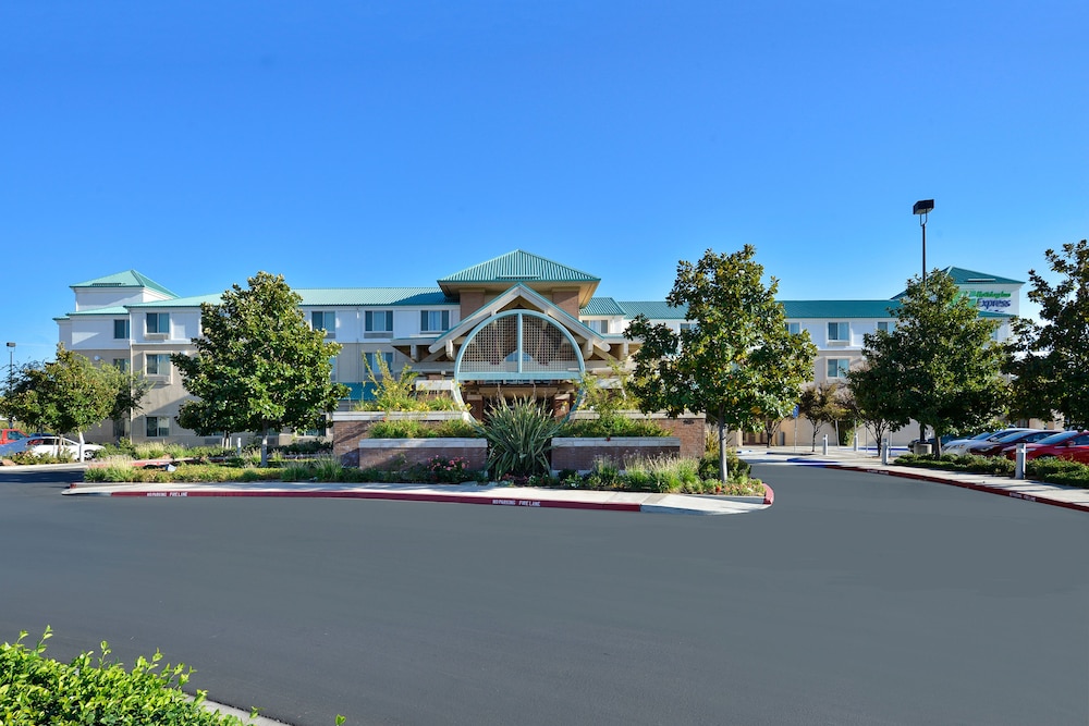 Holiday Inn Express & Suites Elk Grove Central Hwy 99 by IHG - photo 61