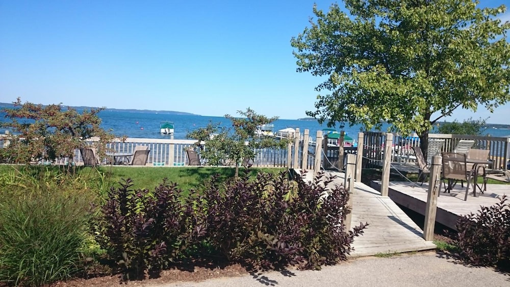 Brio Beach Inn - photo 32