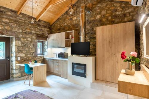 Fotoula S Stone Studio — Messini