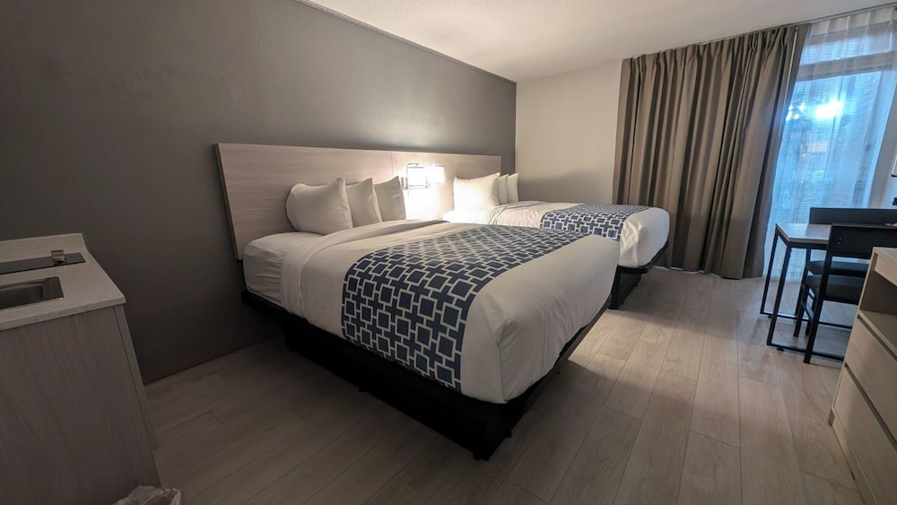 Clarion Inn & Suites and Convention Center - photo 6
