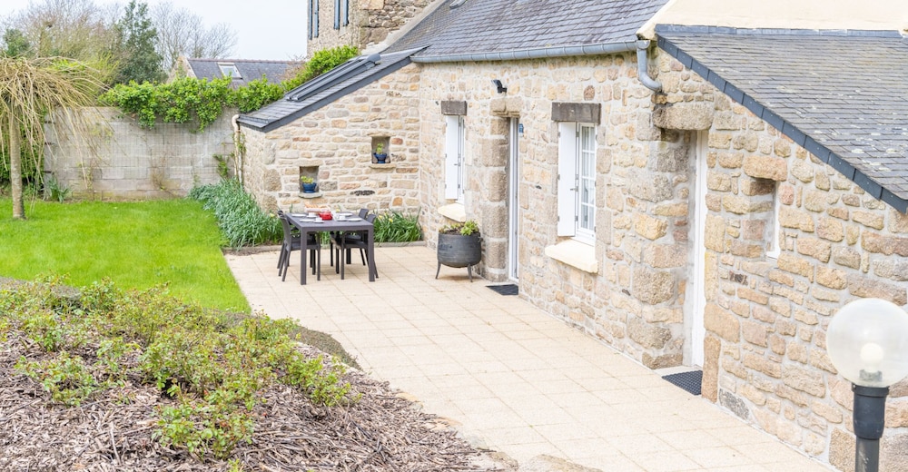 Pretty Rural Gite Near the Golf Course — 4-Star Luxury Hotel in Plouarzel, France