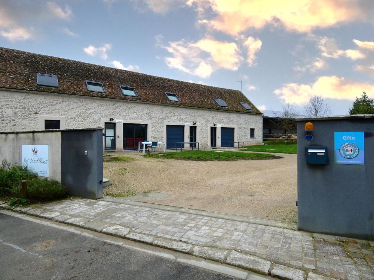 Gîtes contemporains et rénovés avec jardin terrasse et parking à Moutiers en Beauce FR 1 581 125 — hotel in Moutiers
