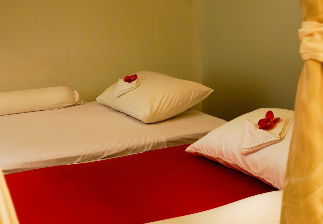 Saphan Krungthep Hostel & Spa
