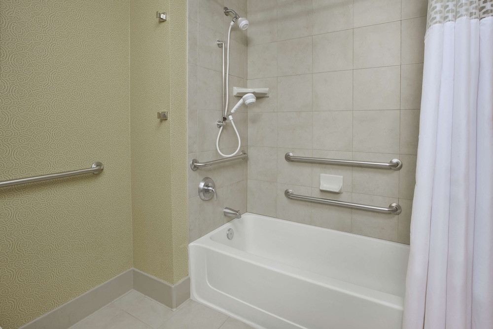 Hampton Inn & Suites Wichita Northeast - photo 18