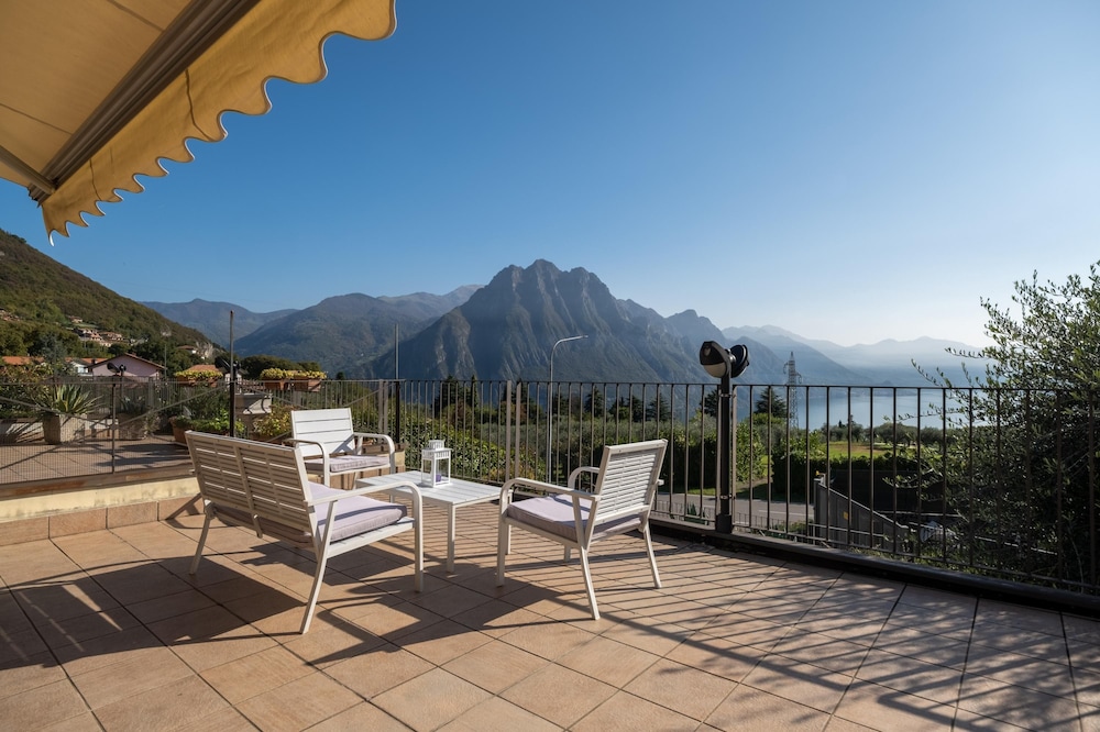 La Casa di Sarah in Solto Collina — 4-Star Luxury Hotel in Solto Collina, Italy