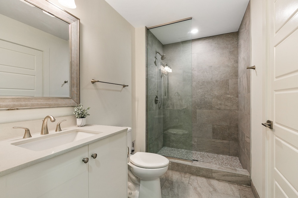 Mardi Gras Suites NOLA's 4BR Elegance - photo 4