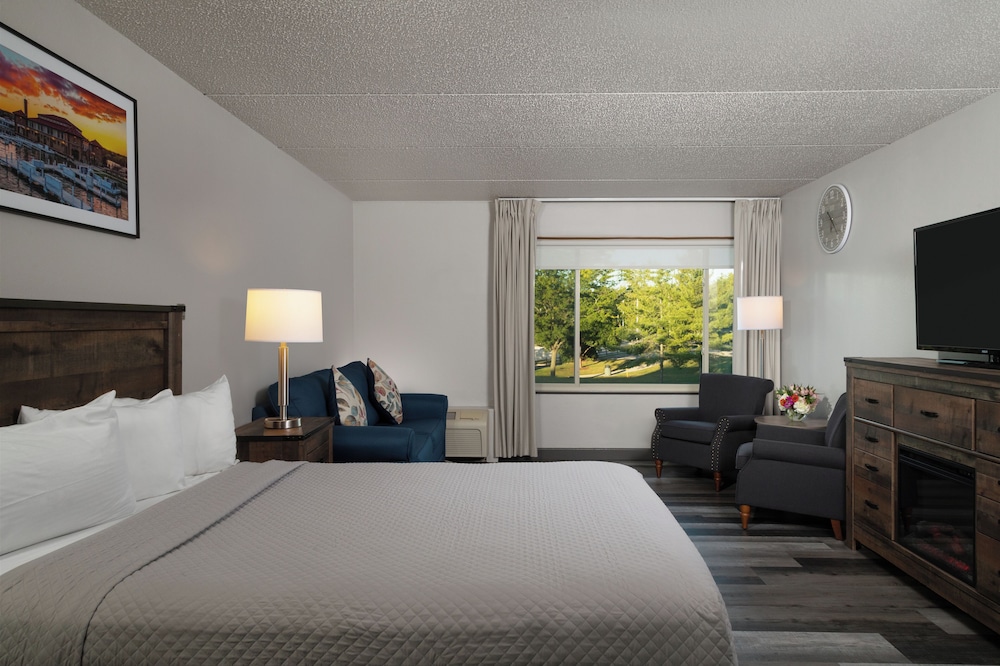 Harbor Shores on Lake Geneva - photo 7