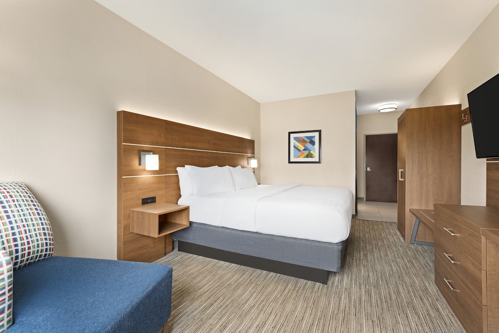 Holiday Inn Express & Suites Akron Regional Airport Area - photo 18