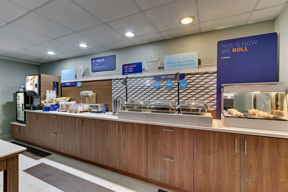 Holiday Inn Express Hotel & Suites Bad Axe by IHG - photo 50