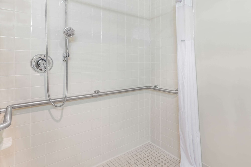 Days Inn by Wyndham Alpena - photo 22