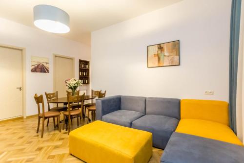 Luxury 3 BR apartment by Freedom square City Center