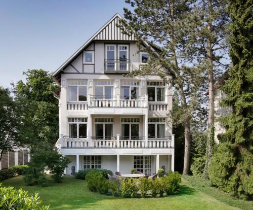 Villa An Der See — 4-Star Luxury Hotel in Timmendorfer Strand, Germany