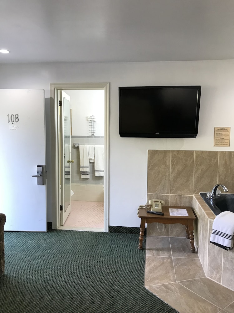 Relax Inn Altoona - photo 59