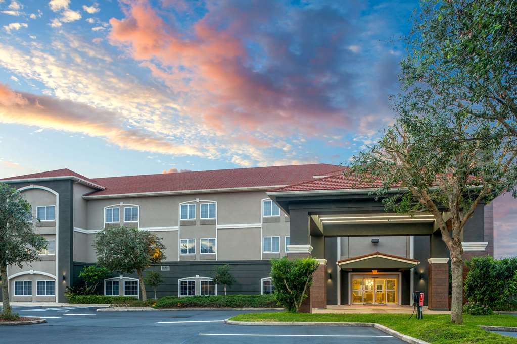 La Quinta Inn & Suites by Wyndham Sebring - photo 3