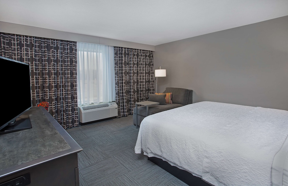 Hampton Inn Vincennes - photo 11