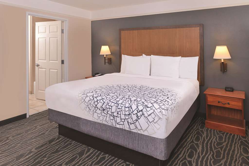La Quinta Inn & Suites by Wyndham Ruidoso Downs - photo 36