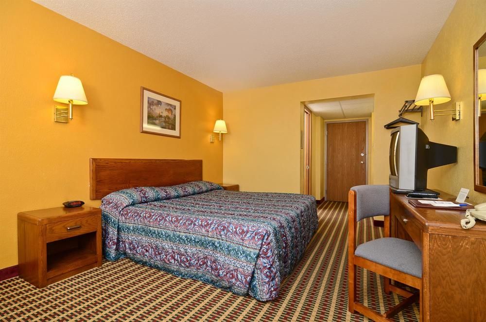 Americas Best Value Inn Bell Tower - photo 21