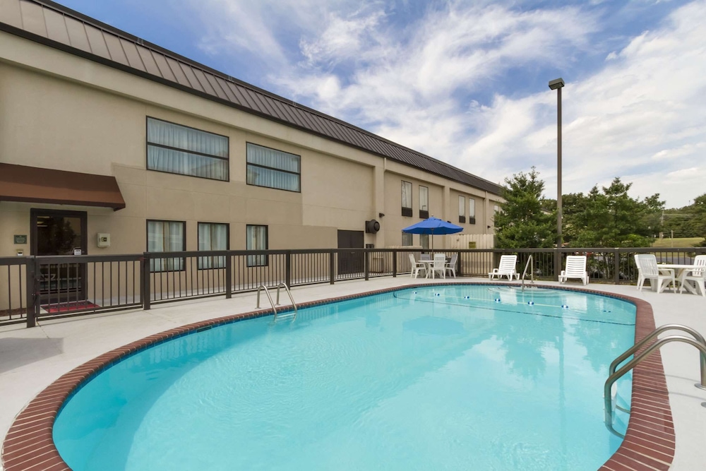 Hampton Inn Forrest City - photo 18