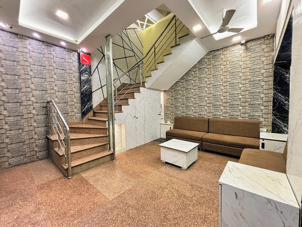 OYO 2155 Hotel Wardhman in Jabalpur, India