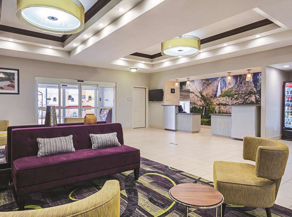 La Quinta Inn & Suites by Wyndham Fresno Northwest - photo 6