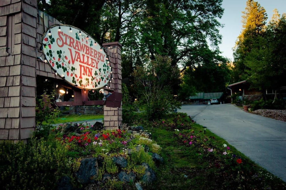 Strawberry Valley Inn - photo 22
