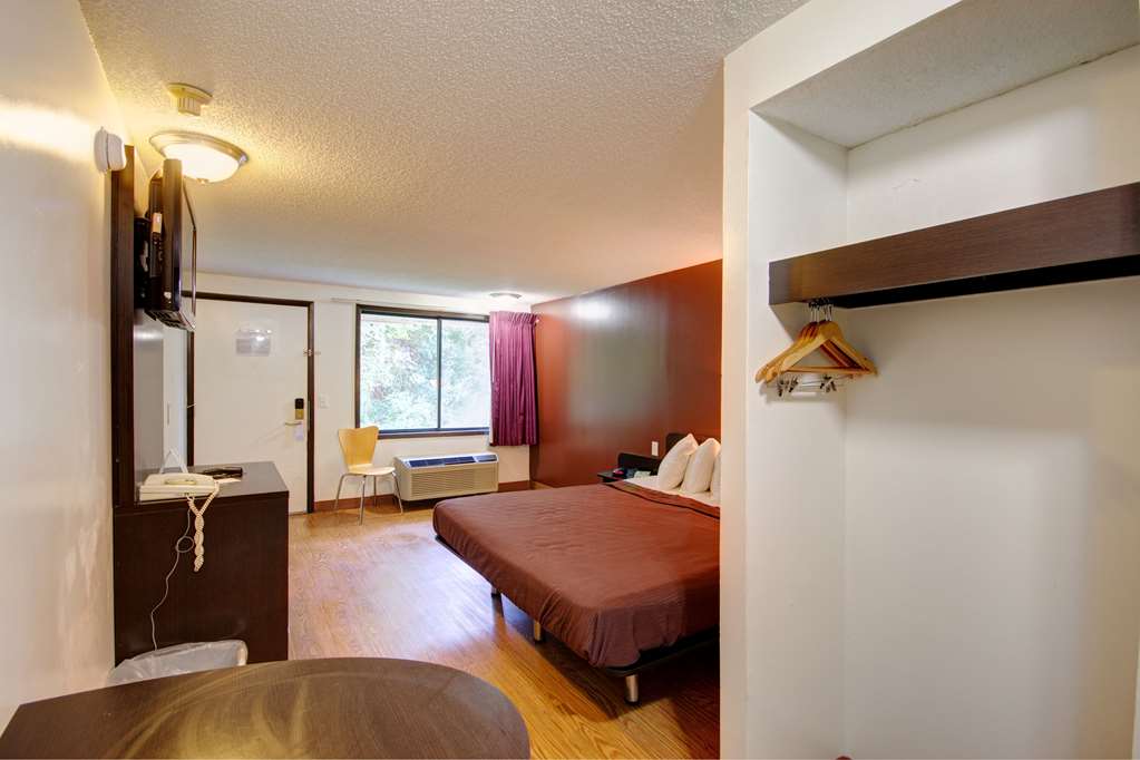 Americas Best Value Inn Heath Newark - photo 12