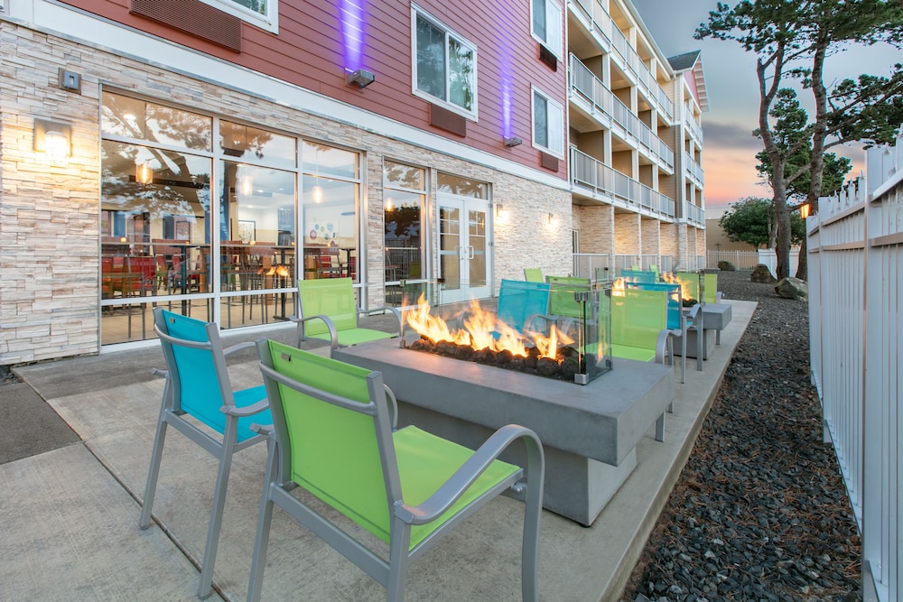 Holiday Inn Express Hotel & Suites Seaside Convention Center by IHG - photo 42