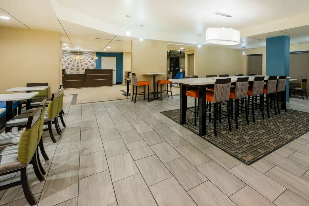La Quinta Inn & Suites by Wyndham Columbus Grove City - photo 65