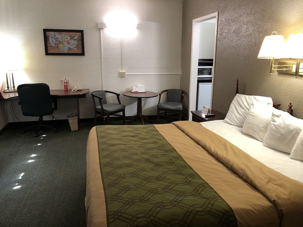 Econo Lodge Wisconsin Rapids - photo 5