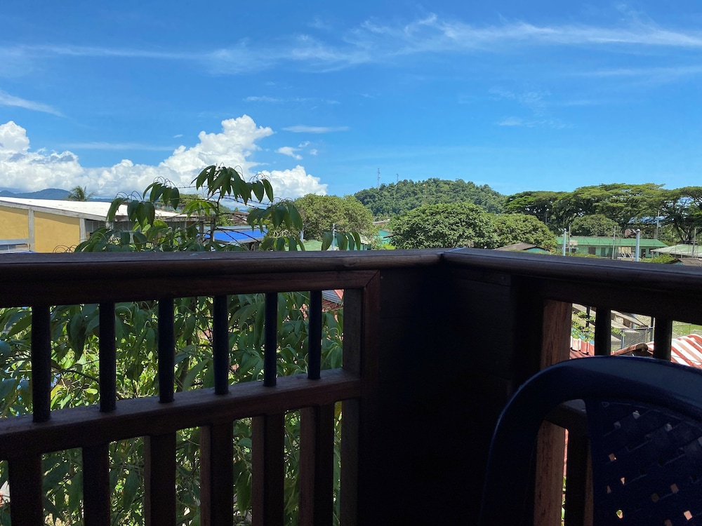 Petra Hotel — Nuqui