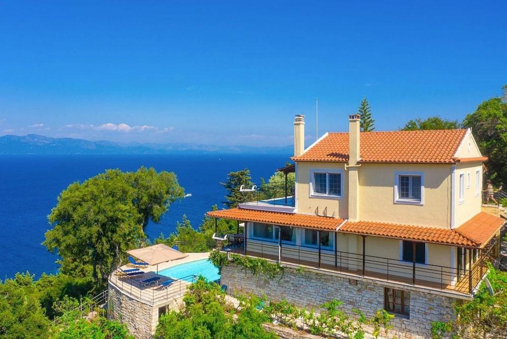 Villa Nefeli Large Private Pool Walk to Beach Sea Views A C Wifi Car Not Required 2295 — 4-Star Luxury Hotel in Gaios, Greece