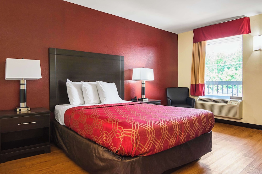 Econo Lodge Research Triangle Park - photo 15