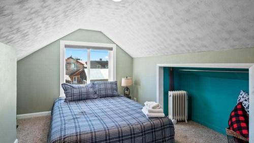 Mom's House 1 block from downtown & Hot Tub — 4-Star Luxury Hotel in Leadville, United States