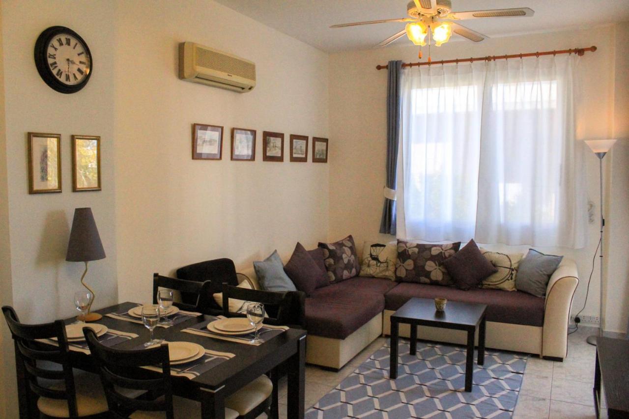Cozy 1 bedroom apartment in walking distance to the municipal beach