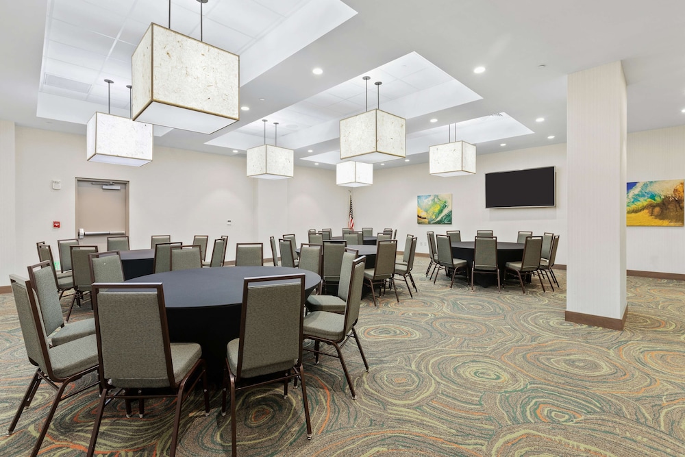Embassy Suites By Hilton Oahu Kapolei - photo 76
