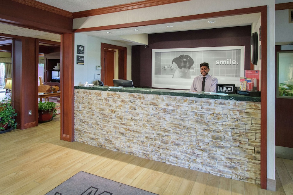 Hampton Inn South Haven - photo 5