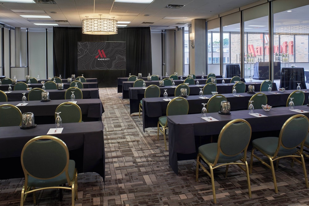 Marriott East Lansing at University Place - photo 33