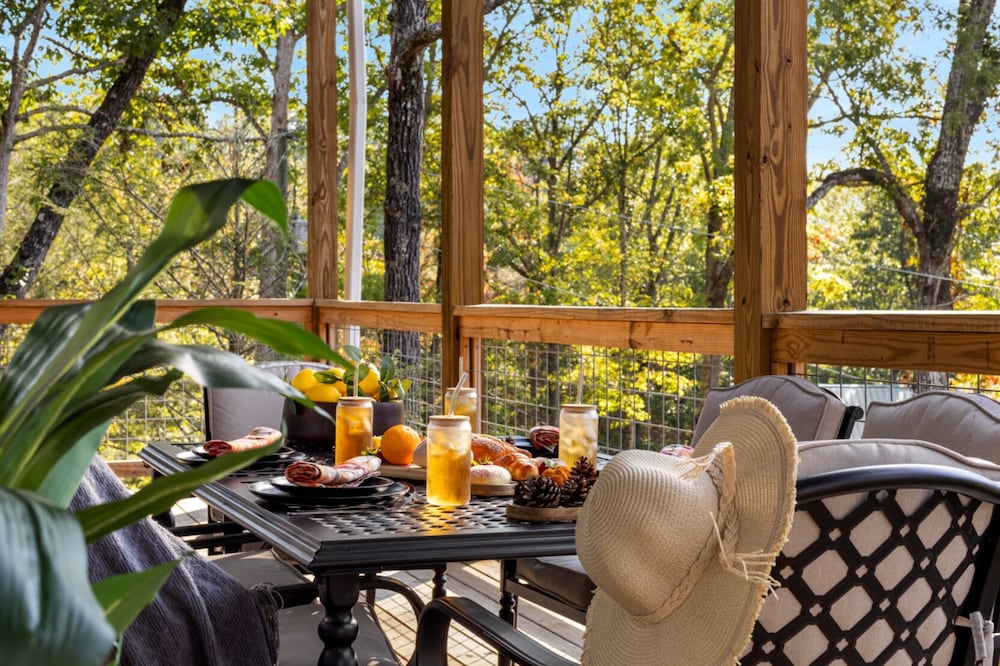 Tranquil Mountain Getaway By Ghosal Luxury Lodging - photo 57