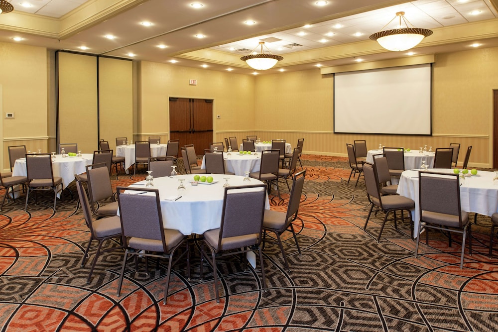 DoubleTree by Hilton Hotel Grand Rapids Airport - photo 79