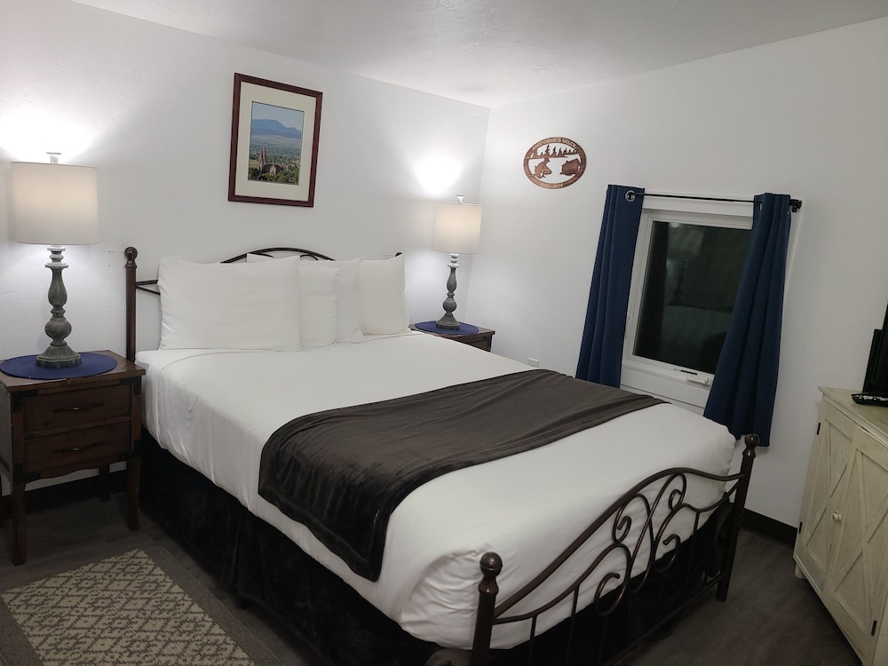 Lamplighter Cabins & Suites - photo 18