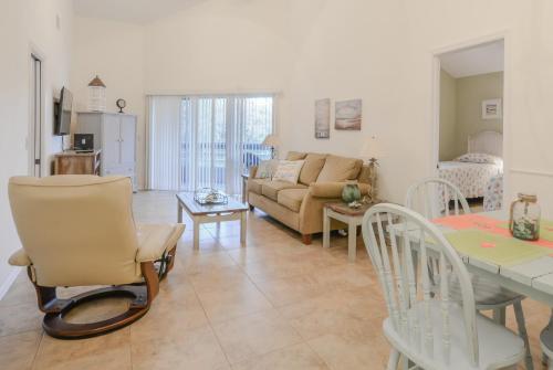 Updated Open Sea Woods Veranda. Walking Distance to Beach SV227 — 4-Star Luxury Hotel in Edgewater, United States
