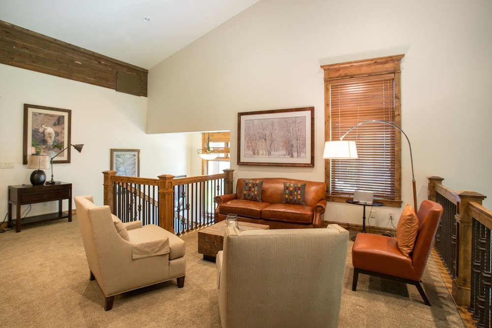 9201 Silver Aspen Five Bedroom Loft Luxury Townhome 4 Hotel Room - photo 10