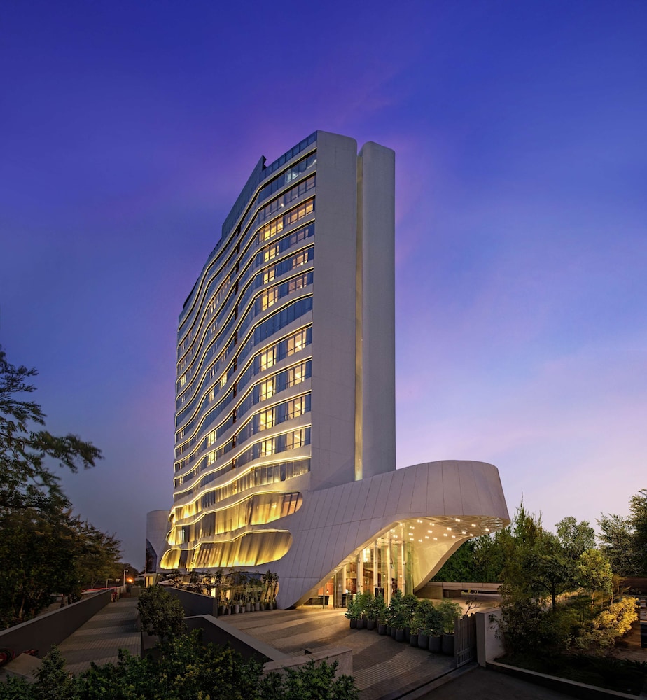 DoubleTree by Hilton Ahmedabad — 5-Star Luxury Hotel in Ahmedabad, India